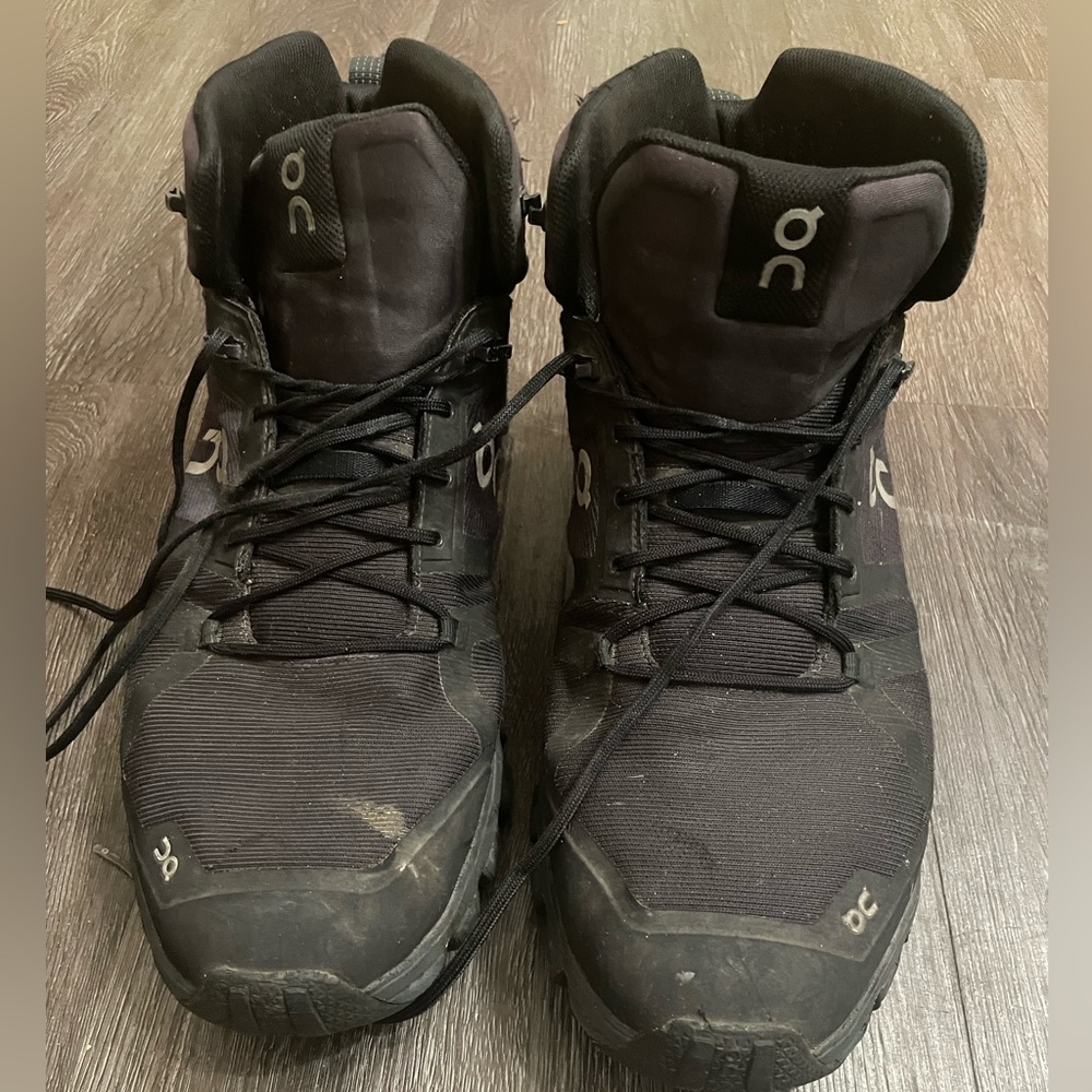 Mens On Cloud size 12.5